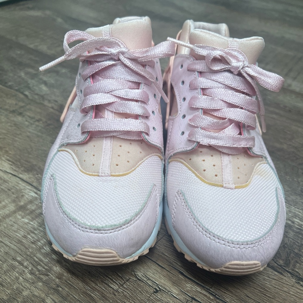 Nike Women’s Huarache Run - Pink Athletic Shoe Size 7